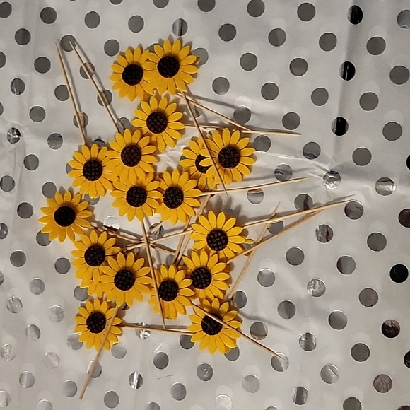 Sunflower cupcake toppers - Picture 1 of 3